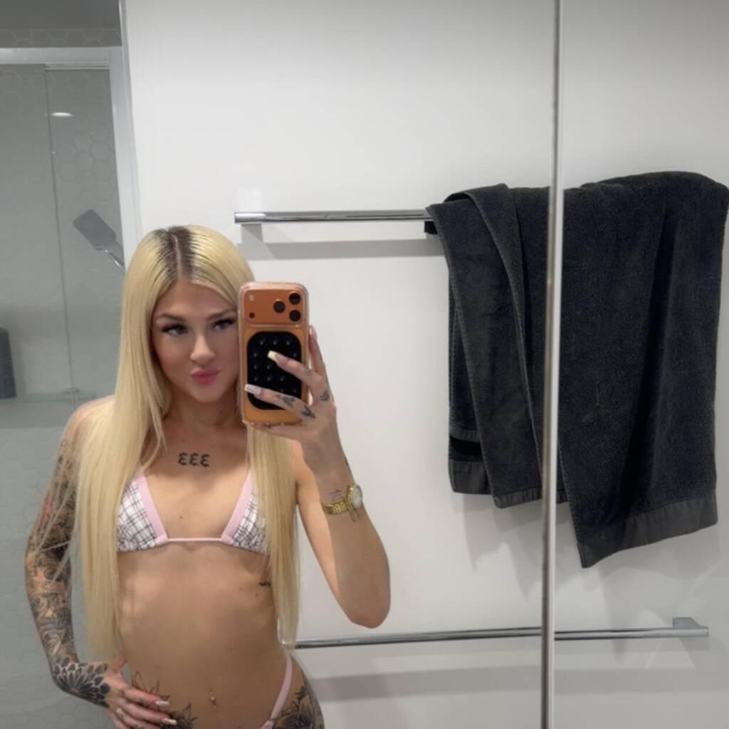 
                        Summer
                     is Female Escorts. | Comox Balley | British Columbia | Canada | canadapleasure.com 