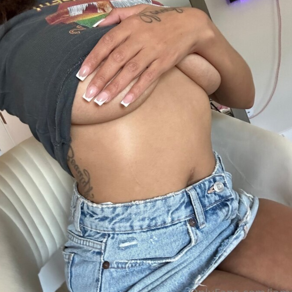 Gabrielle is Female Escorts. | London | Ontario | Canada | canadapleasure.com 