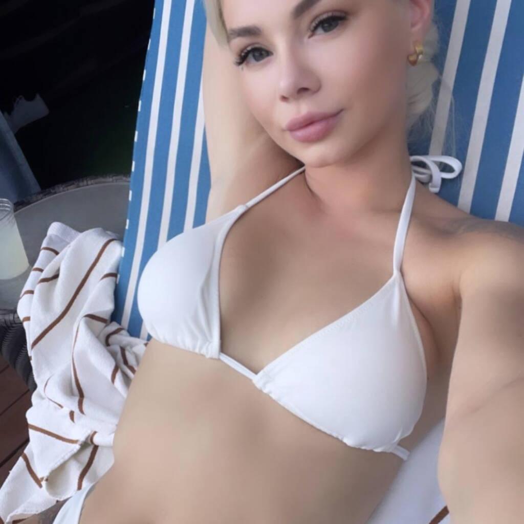 
                        Sarah
                     is Female Escorts. | Calgary | Alberta | Canada | canadapleasure.com 