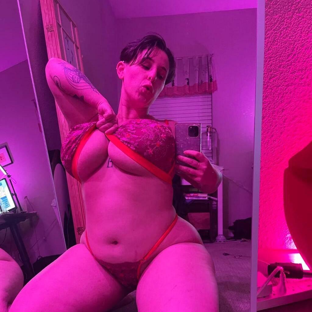 
                        Sarah
                     is Female Escorts. | Cariboo | British Columbia | Canada | canadapleasure.com 