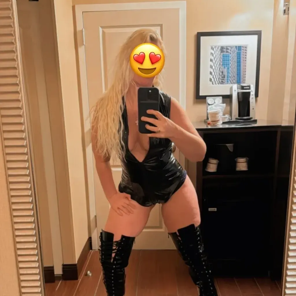 
                        Aline
                     is Female Escorts. | Toronto | Ontario | Canada | canadapleasure.com 