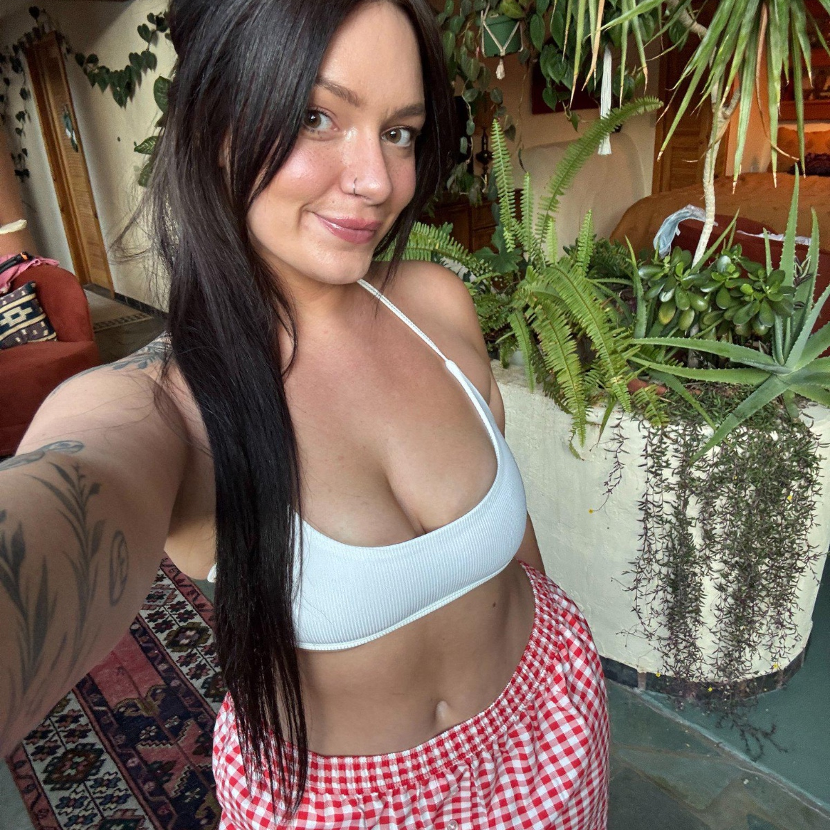 Scarlet is Female Escorts. | Montreal | Quebec | Canada | canadapleasure.com 
