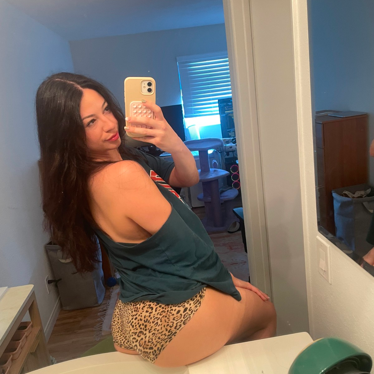 Amber is Female Escorts. | Calgary | Alberta | Canada | canadapleasure.com 