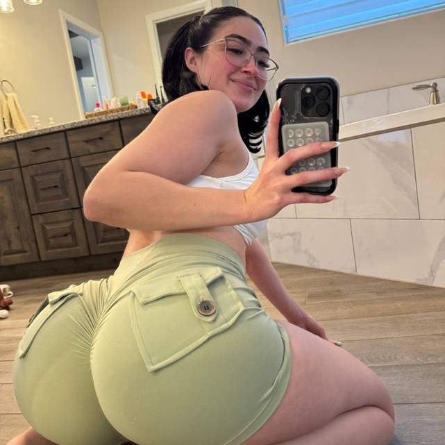 Emily is Female Escorts. | Vancouver | British Columbia | Canada | canadapleasure.com 