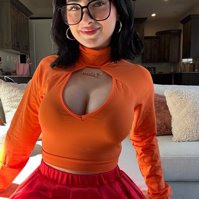 Emily is Female Escorts. | Windsor | Ontario | Canada | canadapleasure.com 