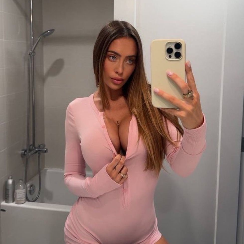 Scarlet is Female Escorts. | Mississauga | Ontario | Canada | canadapleasure.com 