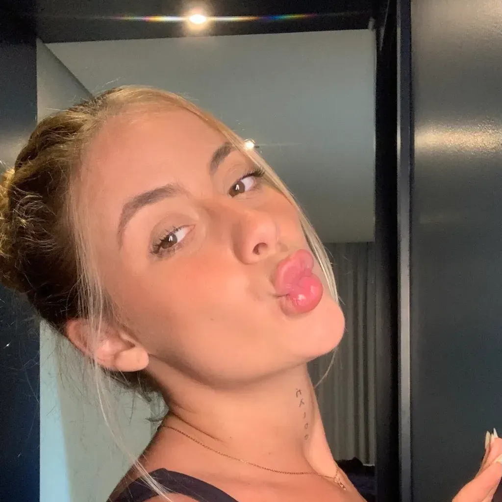 
                        Madison
                     is Female Escorts. | Winnipeg | Manitoba | Canada | canadapleasure.com 