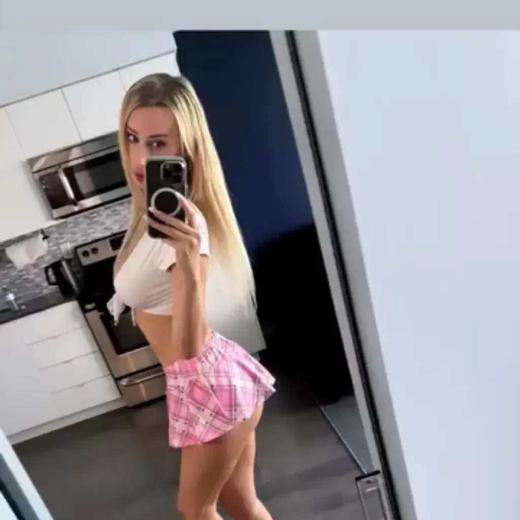 
                        Emma
                     is Female Escorts. | windsor | Ontario | Canada | canadapleasure.com 