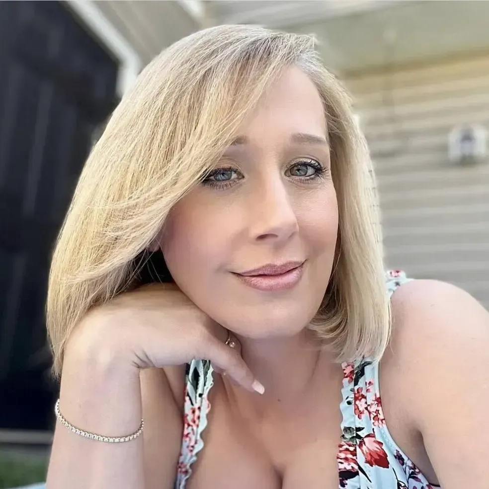 
                        Momma
                     is Female Escorts. | Calgary | Alberta | Canada | canadapleasure.com 