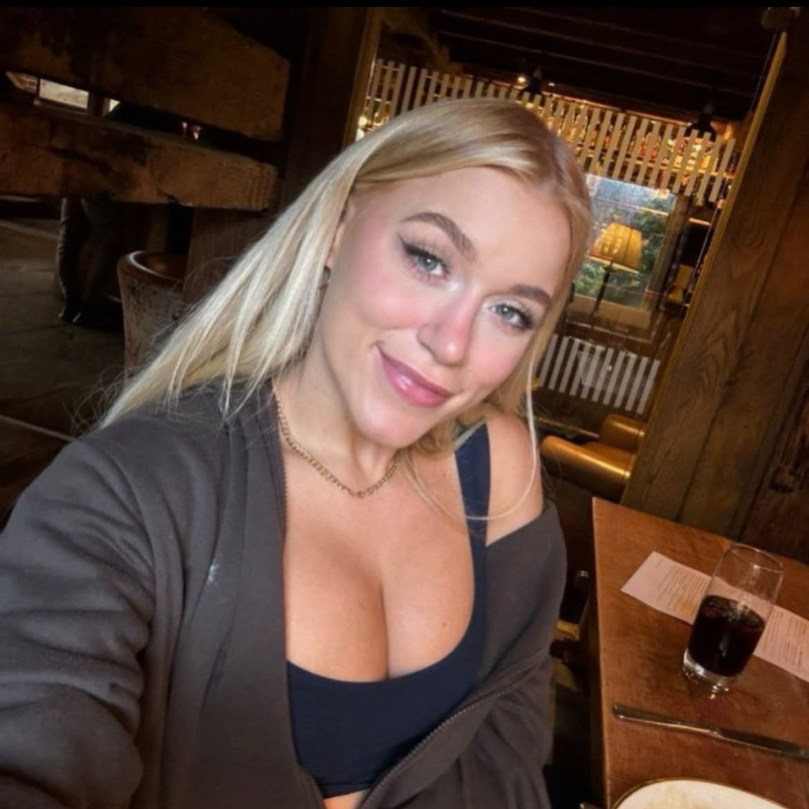Sharon is Female Escorts. | London | Ontario | Canada | canadapleasure.com 