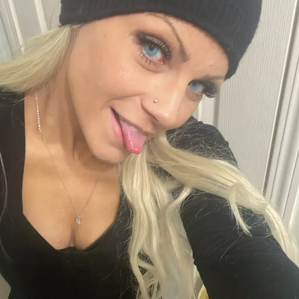 
                        Taylor
                     is Female Escorts. | Calgary | Alberta | Canada | canadapleasure.com 