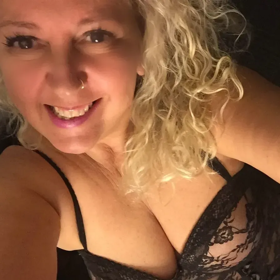 
                        Amber
                     is Female Escorts. | Kitchener | Ontario | Canada | canadapleasure.com 