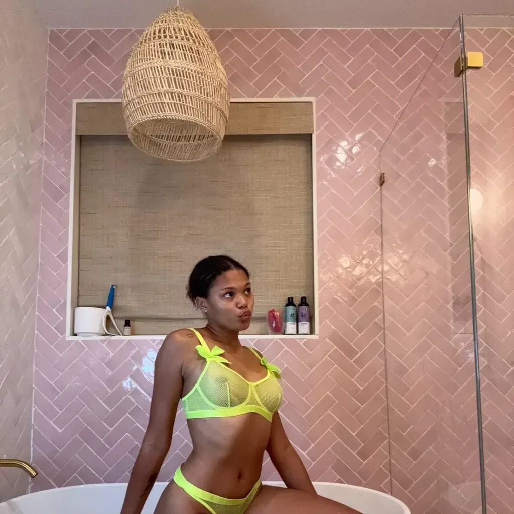
                        Michelle
                     is Female Escorts. | Moncton | New Brunswick | Canada | canadapleasure.com 