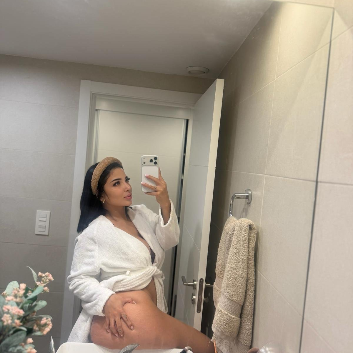Emily is Female Escorts. | Vancouver | British Columbia | Canada | canadapleasure.com 