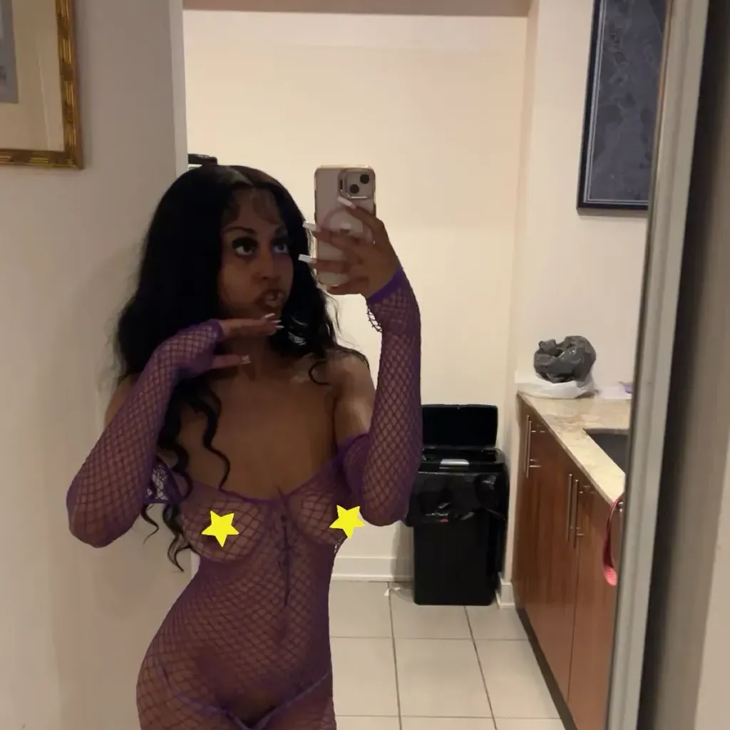 
                        Cleo
                     is Female Escorts. | Toronto | Ontario | Canada | canadapleasure.com 