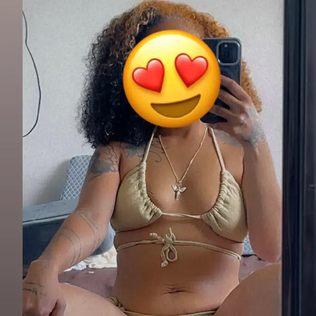 
                        Ellie
                     is Female Escorts. | Toronto | Ontario | Canada | canadapleasure.com 