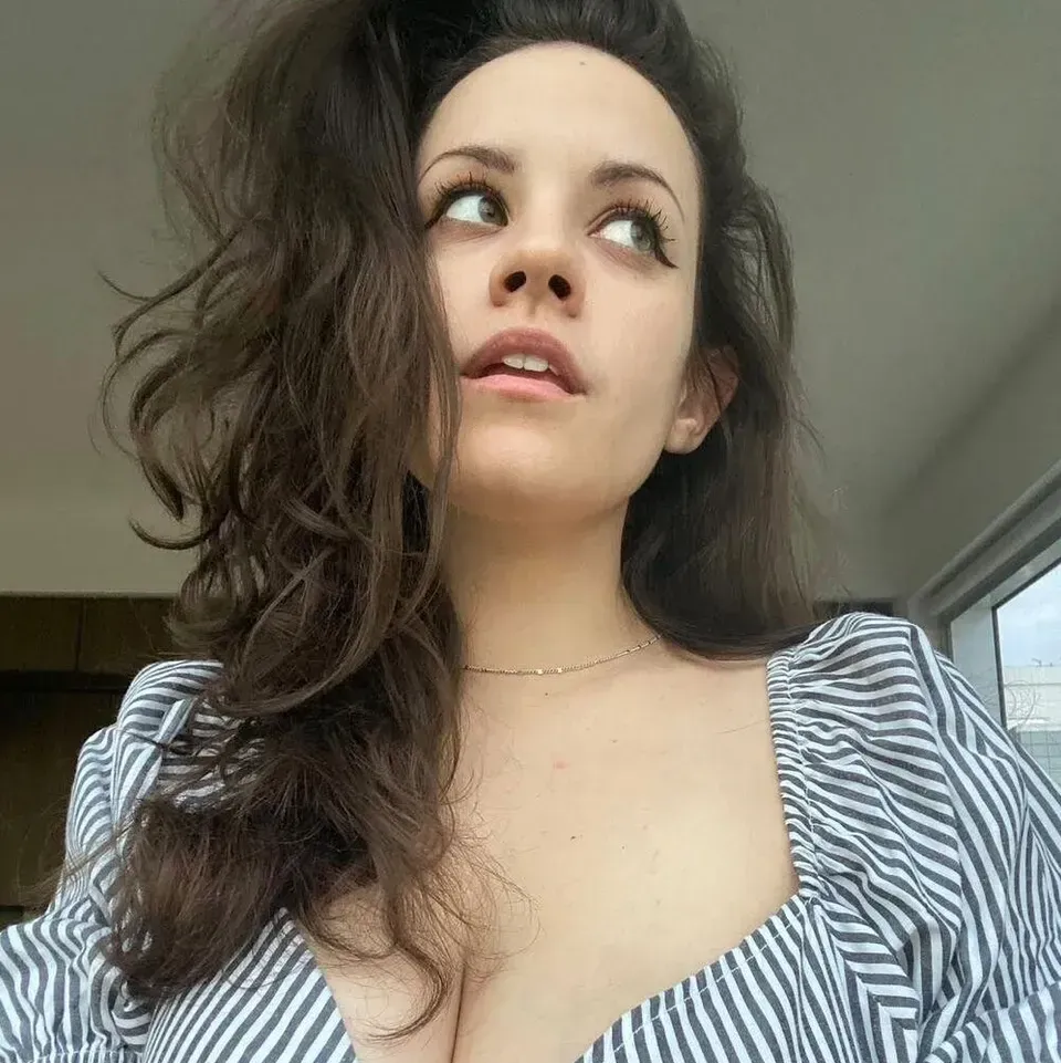 
                        Emma
                     is Female Escorts. | Comox Balley | British Columbia | Canada | canadapleasure.com 
