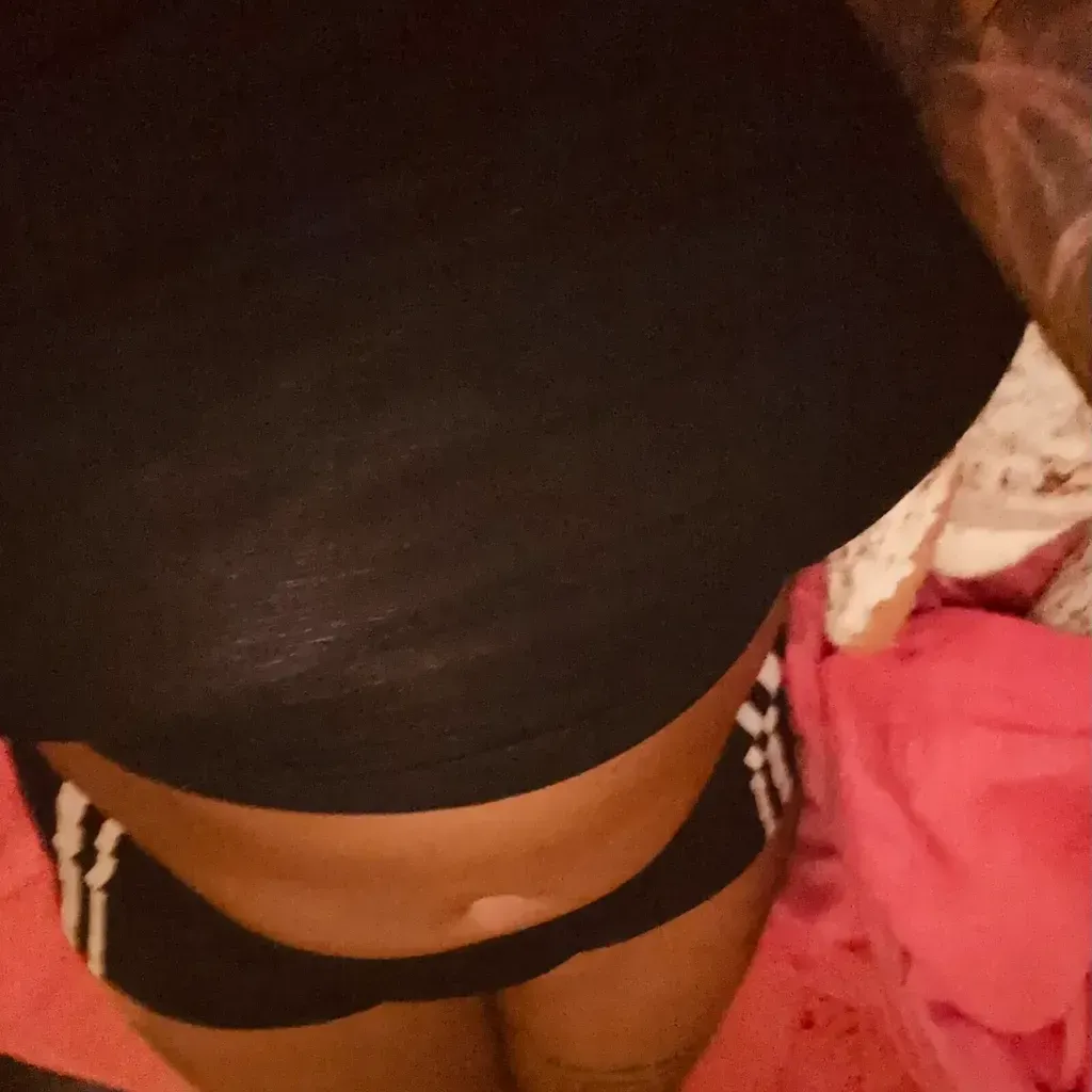 
                        Elle
                     is Female Escorts. | Red Deer | Alberta | Canada | canadapleasure.com 