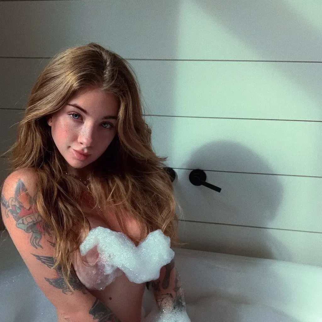 
                        Scarlett
                     is Female Escorts. | Lethbridge | Alberta | Canada | canadapleasure.com 